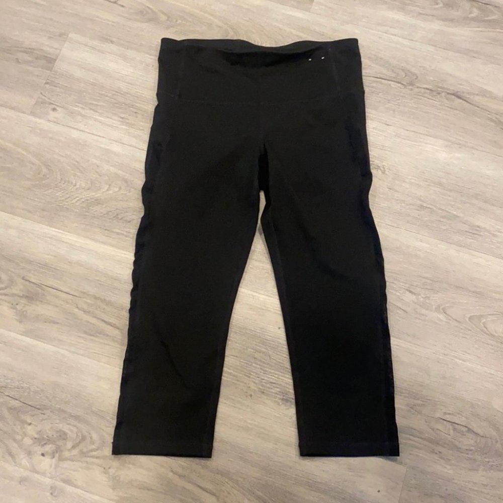 BUNDLE 4 for $30 Gap high waisted Capri pants size medium